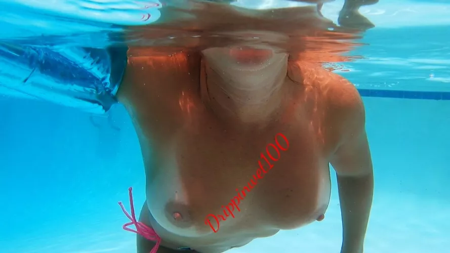 Have you ever Stood next to a Woman in a Grocery Store and Wondered if she takes Naked Pictures of herself? Well I am here to tell You I Do! by drippinwet100