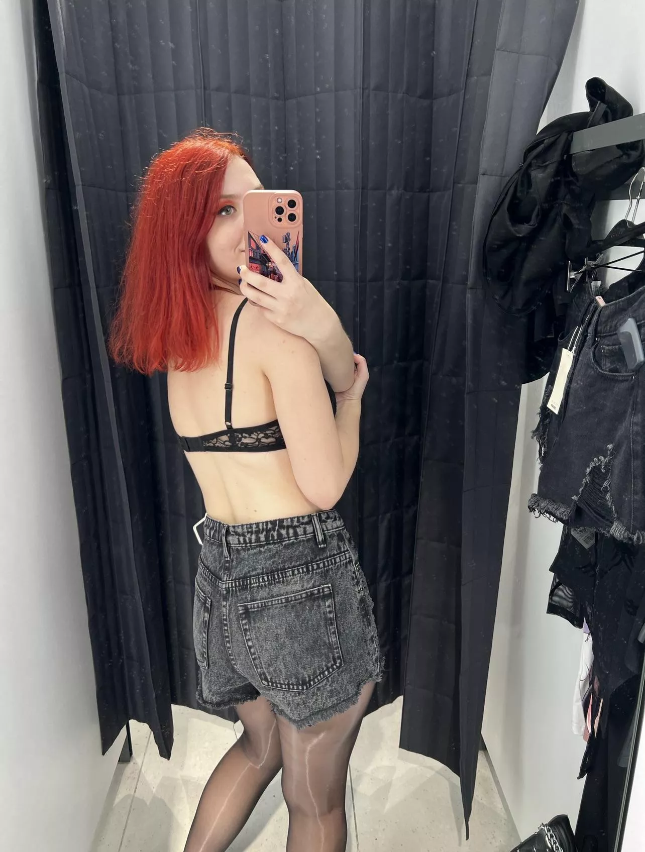 Hello🖤 posted by ichigo_emaa