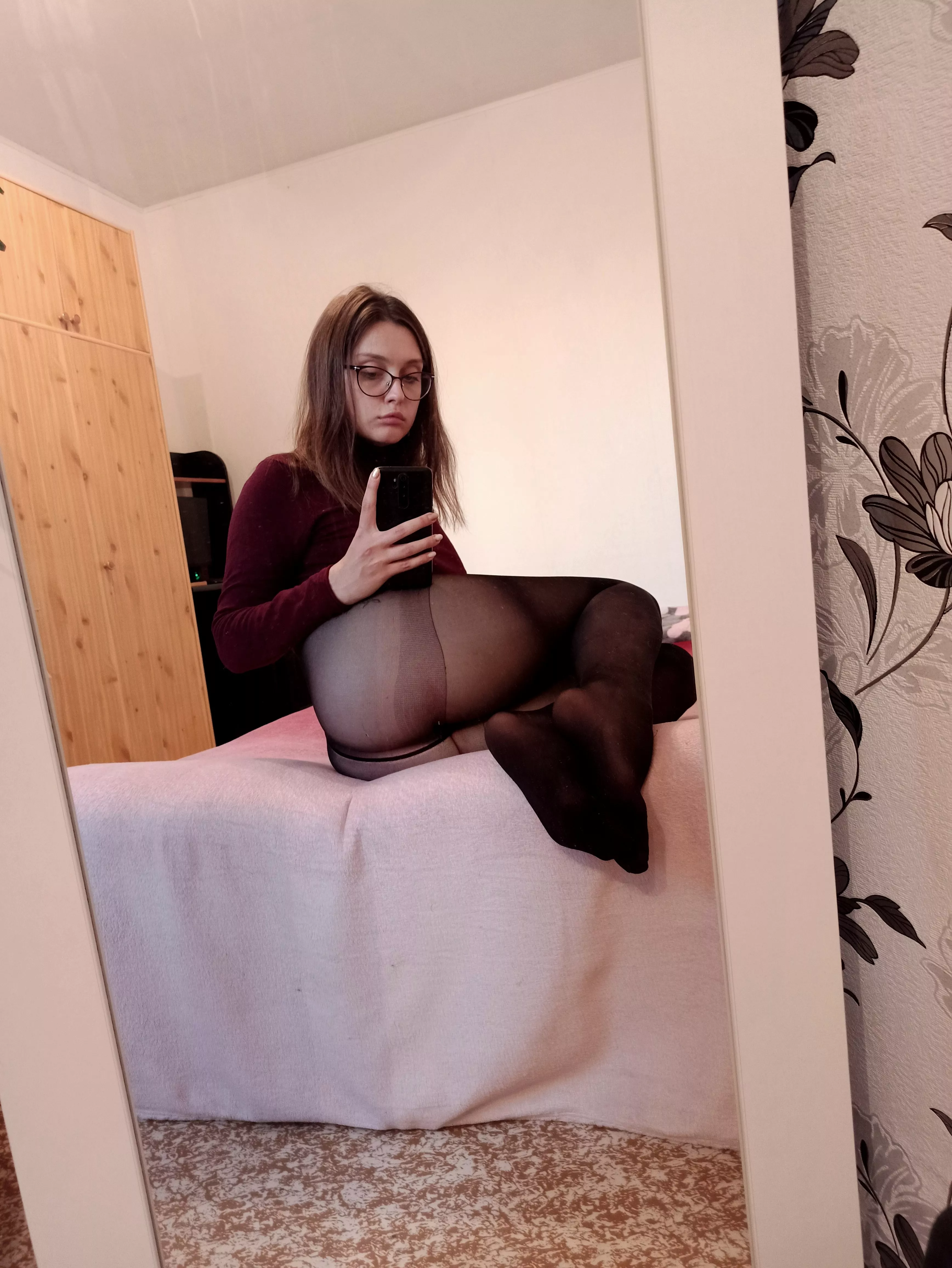 I like my ass tight in nylons posted by Honey_69_