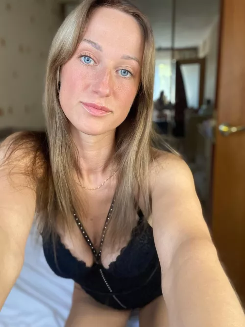 I want to be your gf by TheEmilyXrose