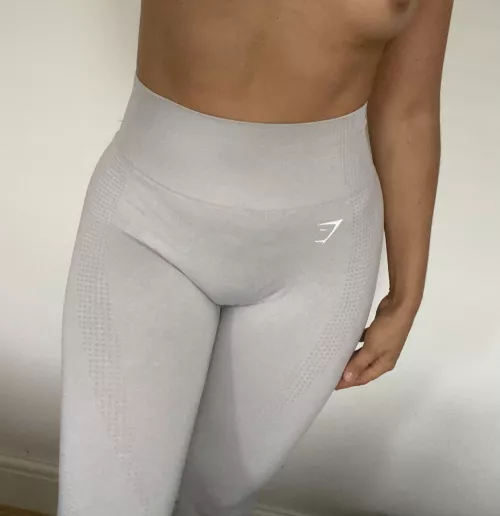 Light leggings 🤝🏼 a tan by Low_Deer2715