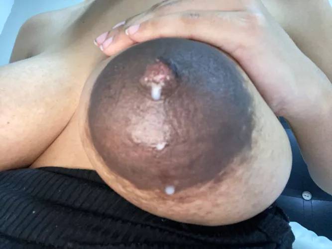 My tits leak milk by themselves, do you want a little squirt in your mouth? by Barbarahot31