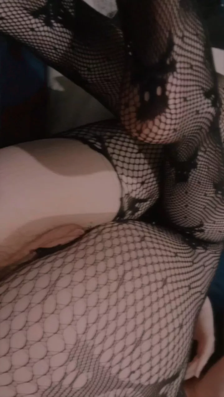 oh no, they're ripped! i hope nobody takes advantage of it 🥴 posted by theosbitch