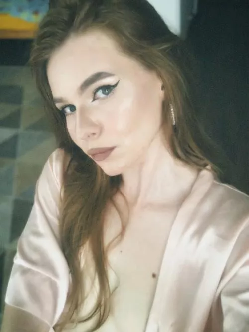 👄💬 Ready to find someone who can talk to me for hours on end, and make every conversation feel like a soft whisper on the lips - want to be my verbal partner? by iamliiaa