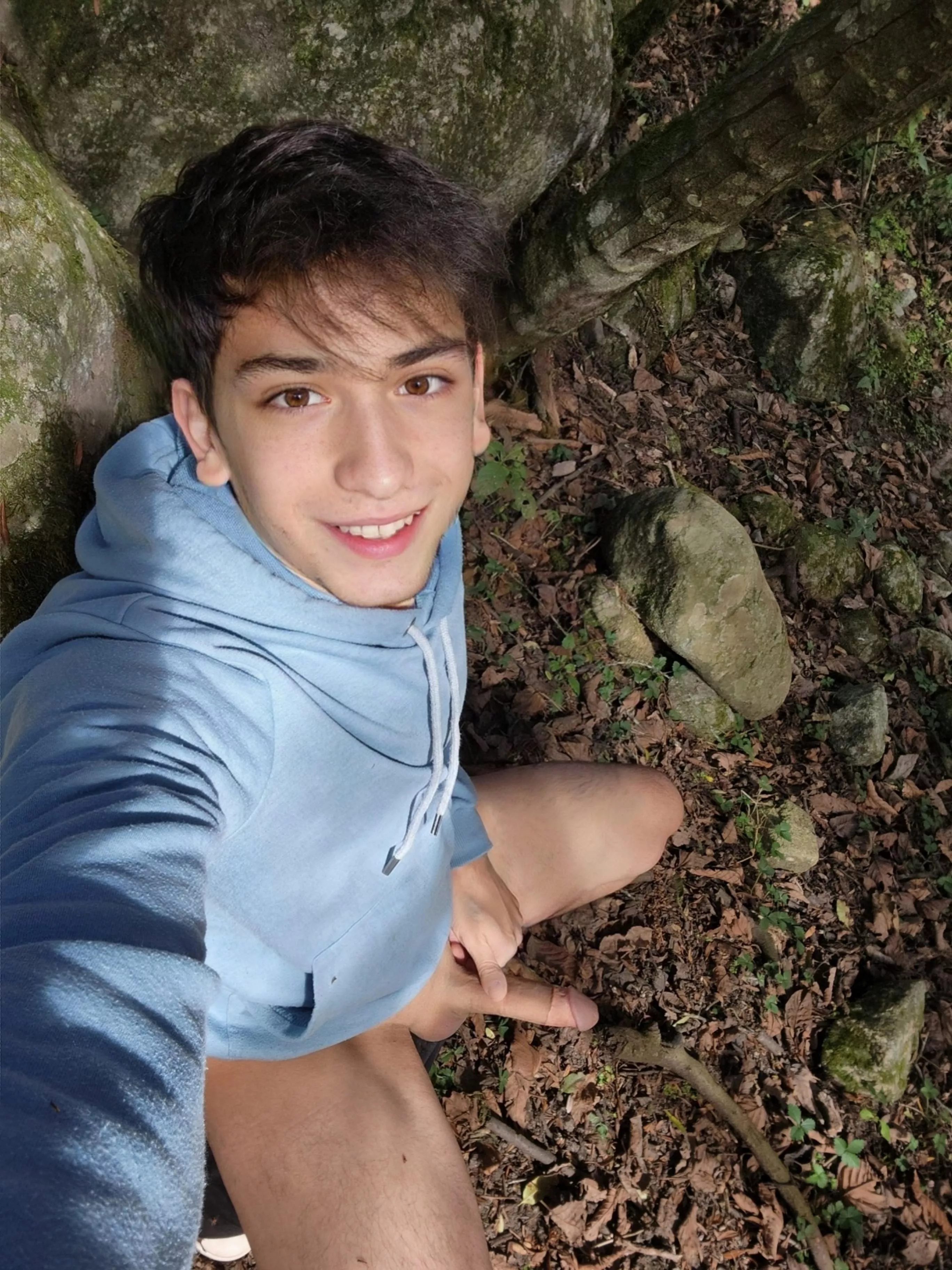 (19) My second time jerking off outdoors in the park.... afraid that someone will discover me but it makes me harder 🥵 what do you think daddy? Did you like it? What do you do if you find me? posted by bastian033ok
