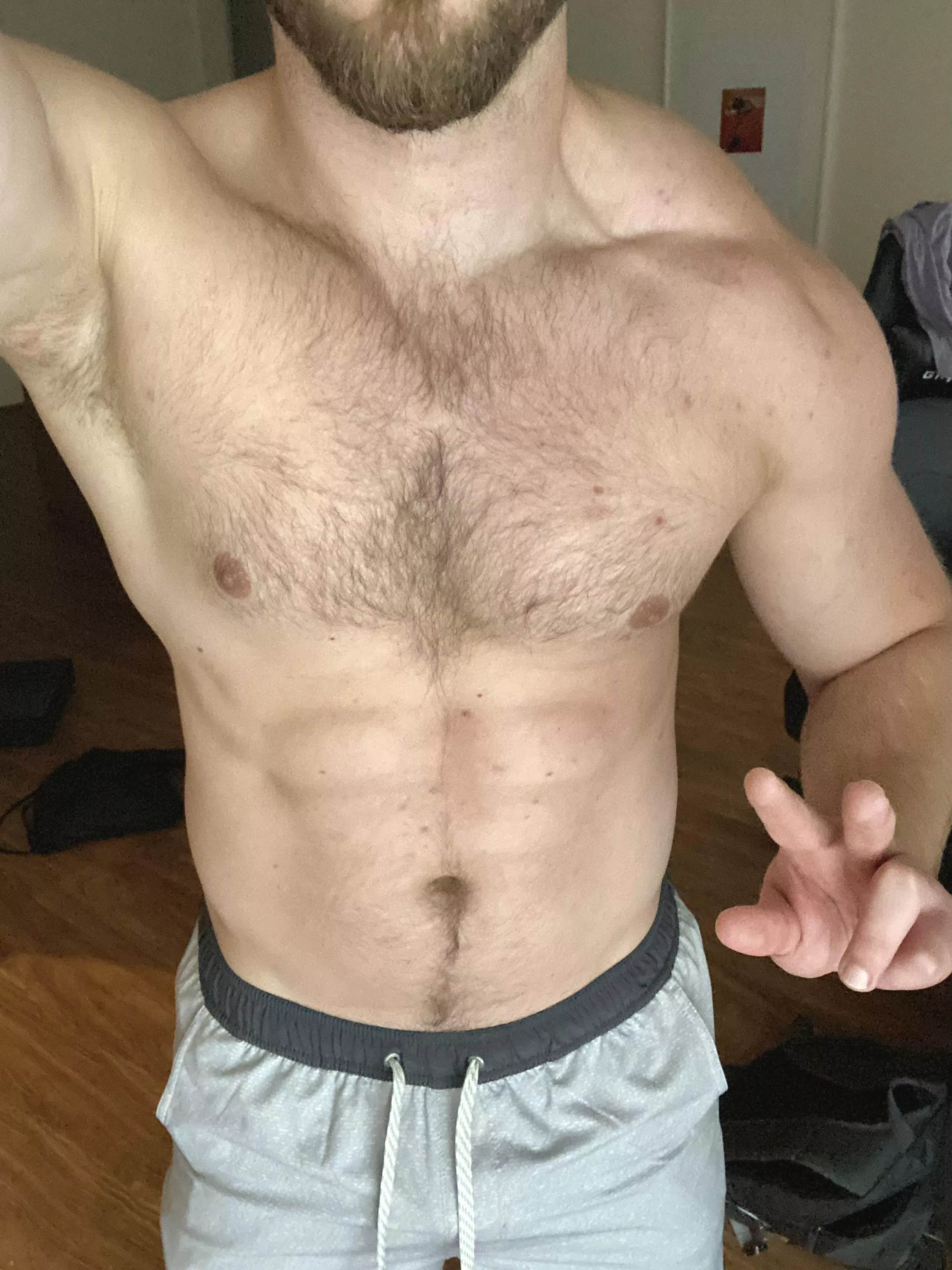 [32] Mild Monday here, hey bros 👋🏼 posted by Soccerbro21