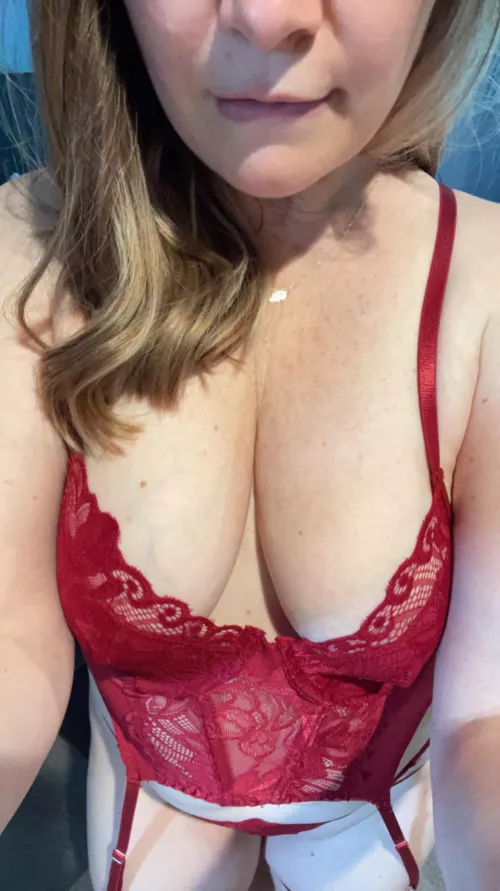 43 yo MILF loving my selfies by CougarMarie