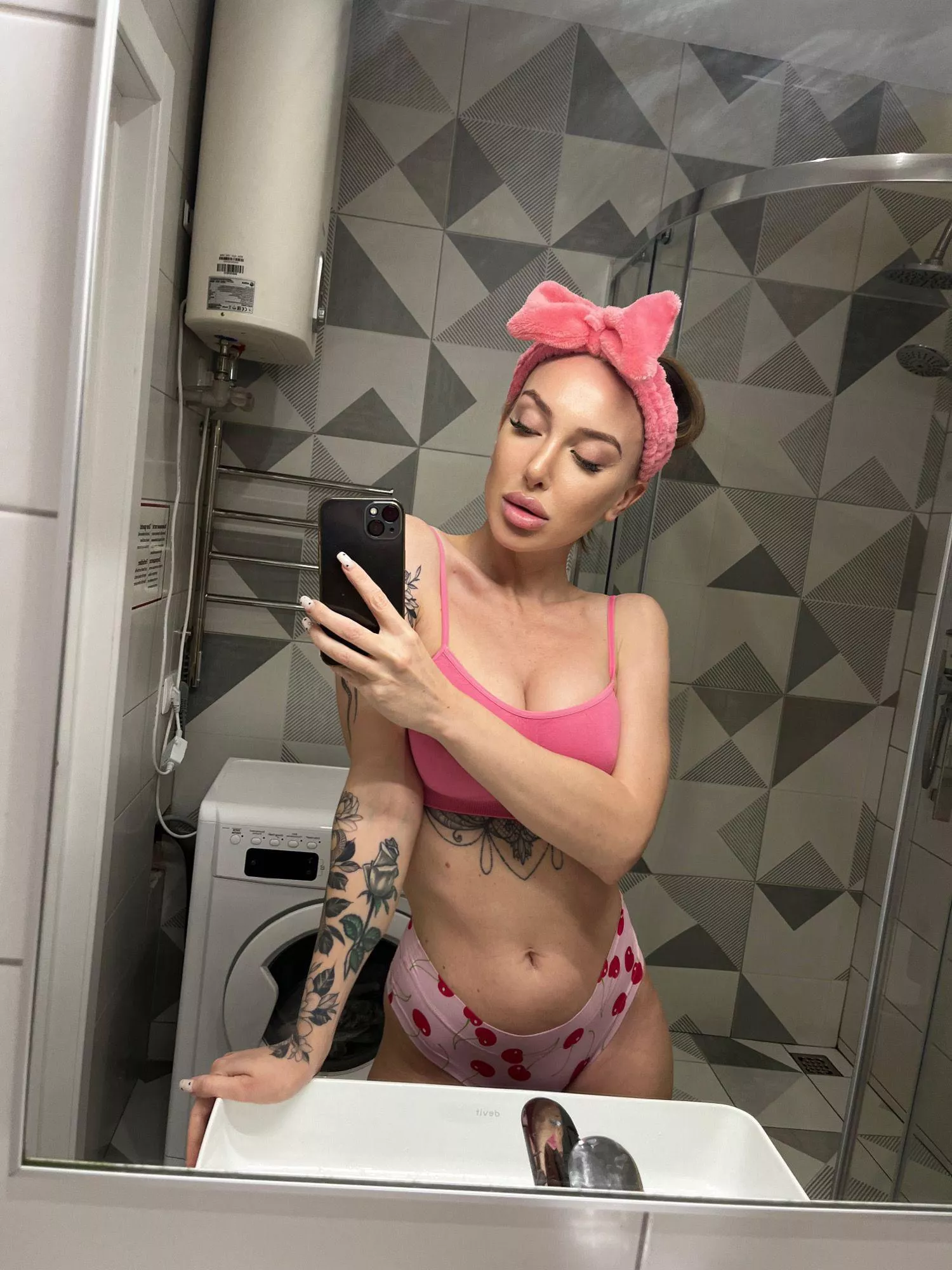 Dive into temptation with me, darling. posted by AcetonicMissouri