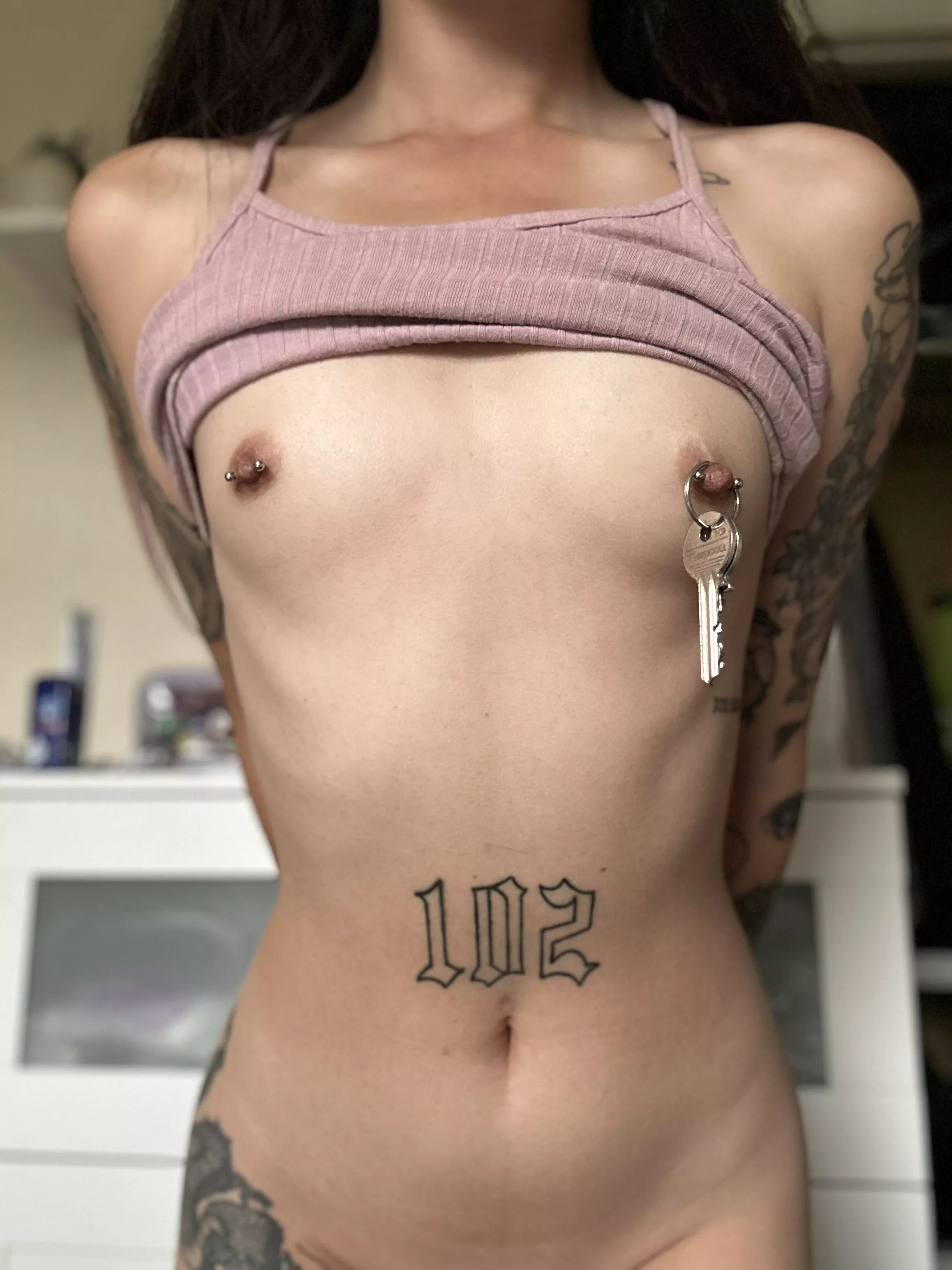 Fat with some accessories posted by buttslutt10