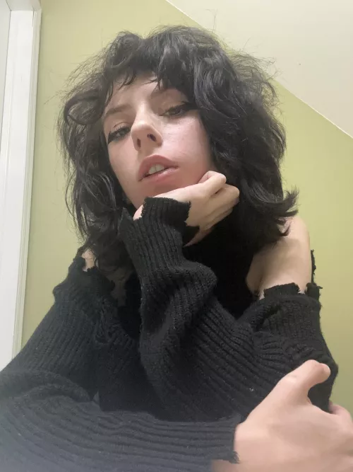 Good evening r/femboy 🖤🖤 by Additional-Joke3799