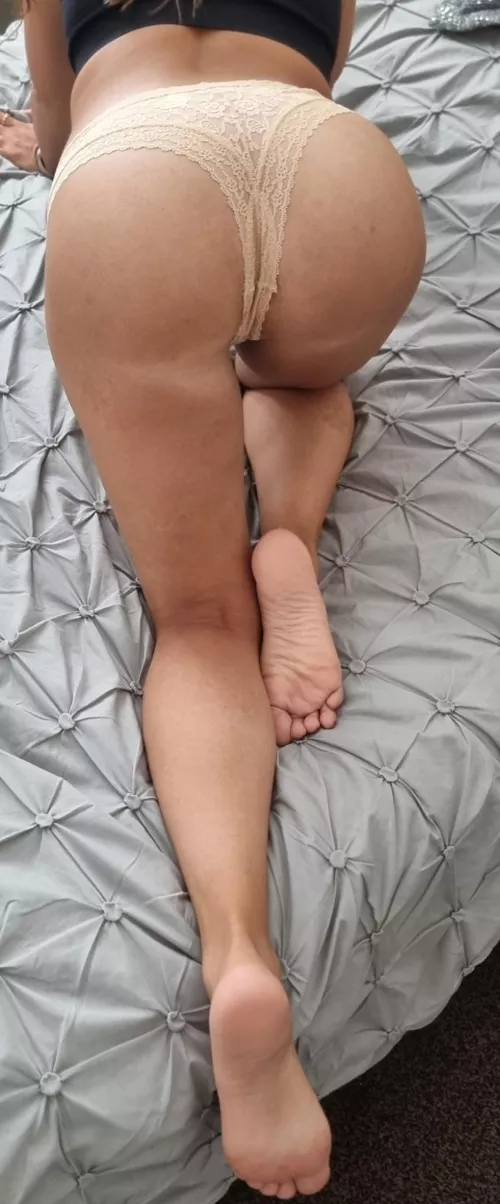 How is my milf ass looking? by QuestionSlow1345