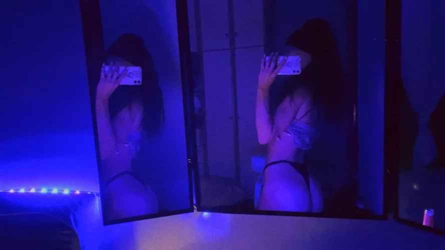 I should remove all my clothes 👄 Too many mirrors to be seen💜 by Diala711