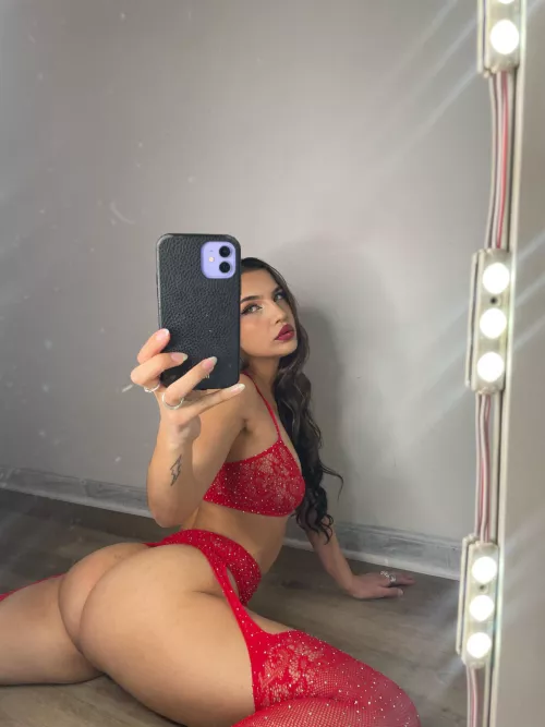 Latinas have the biggest thighs by lomlme