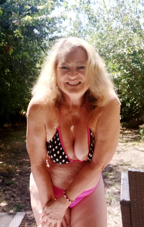 Let me put my big boobs in your face by blondiedi1223