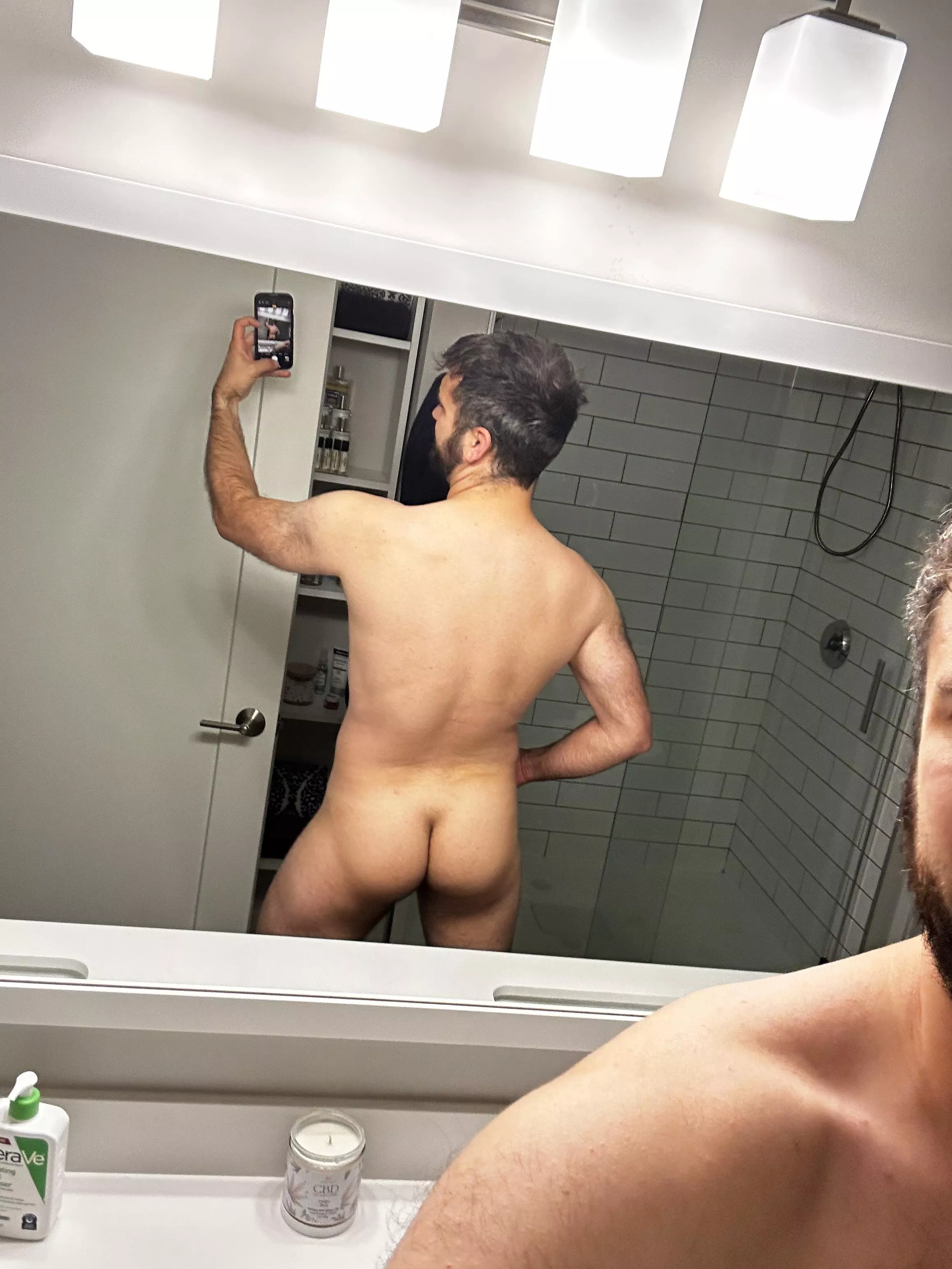 Mirror butt (31) posted by gaynudebromn