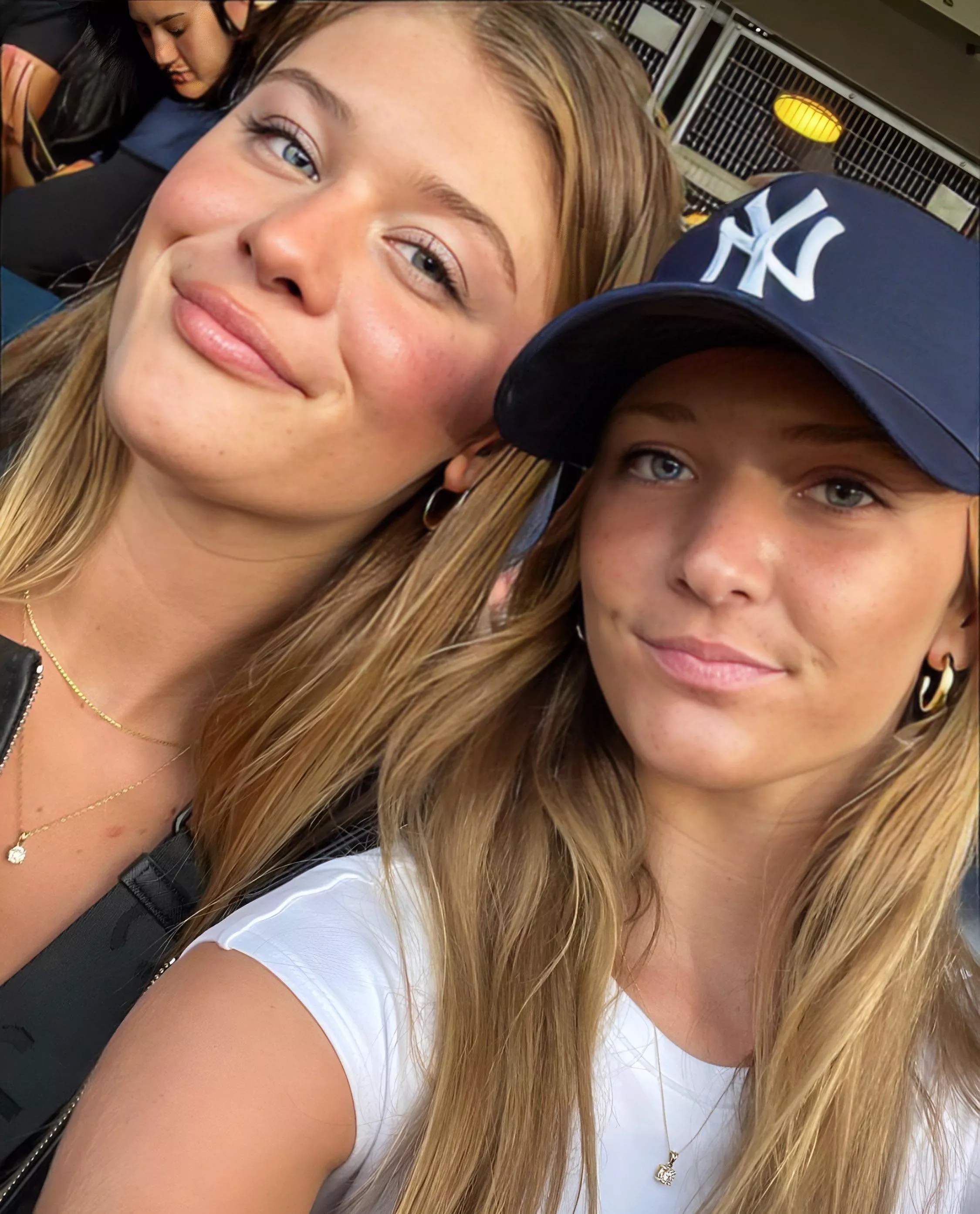 Nicole and Julia Booker posted by cashmere1977-2