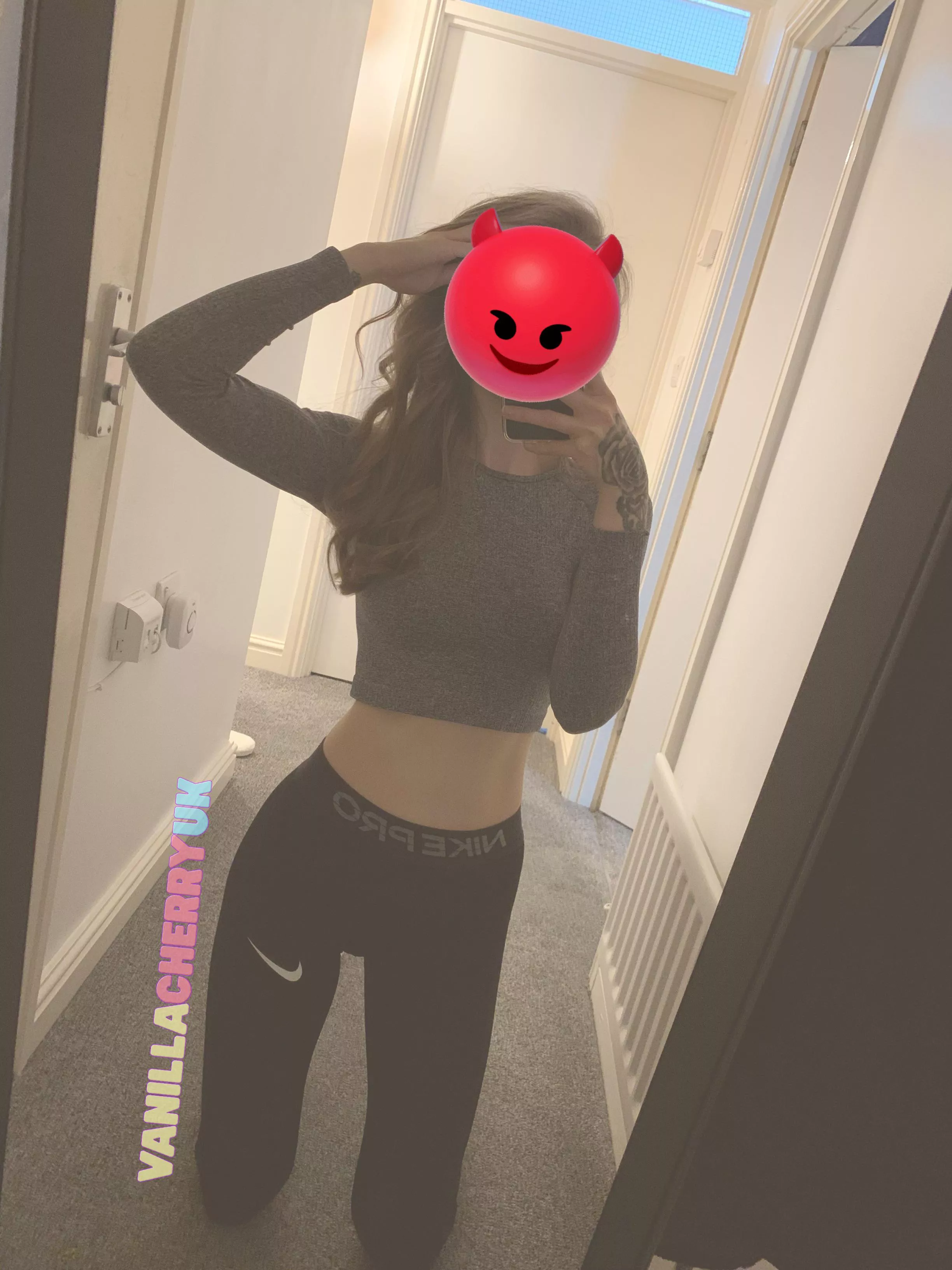 Pre workout selfie for motivation posted by VanillaCherryUK