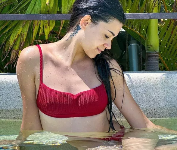 Relaxed bikini shot :) [f22] by Zippydinocrash