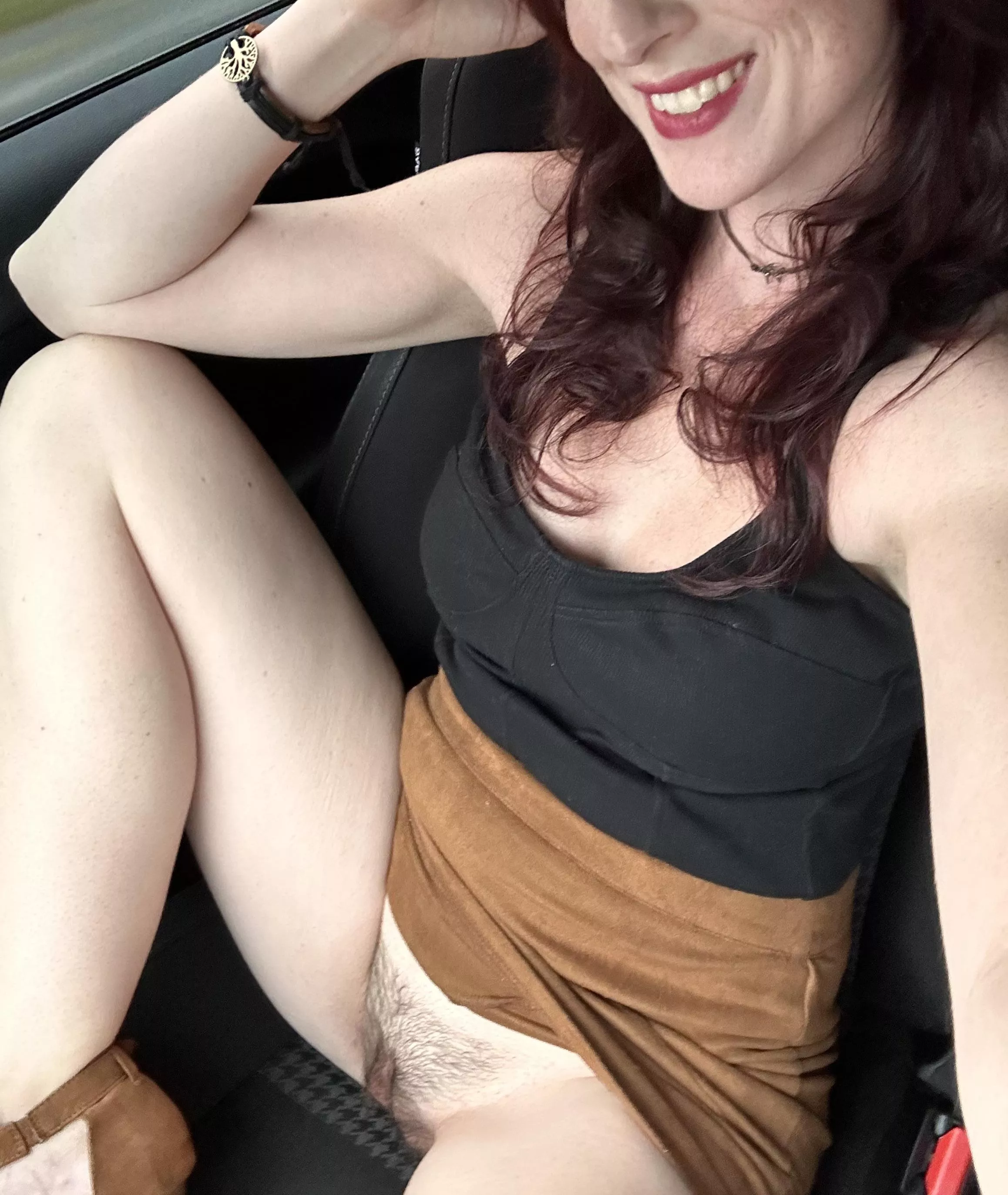 Smiles and married pussy are known to bring me to their knees posted by Cay_Bakes