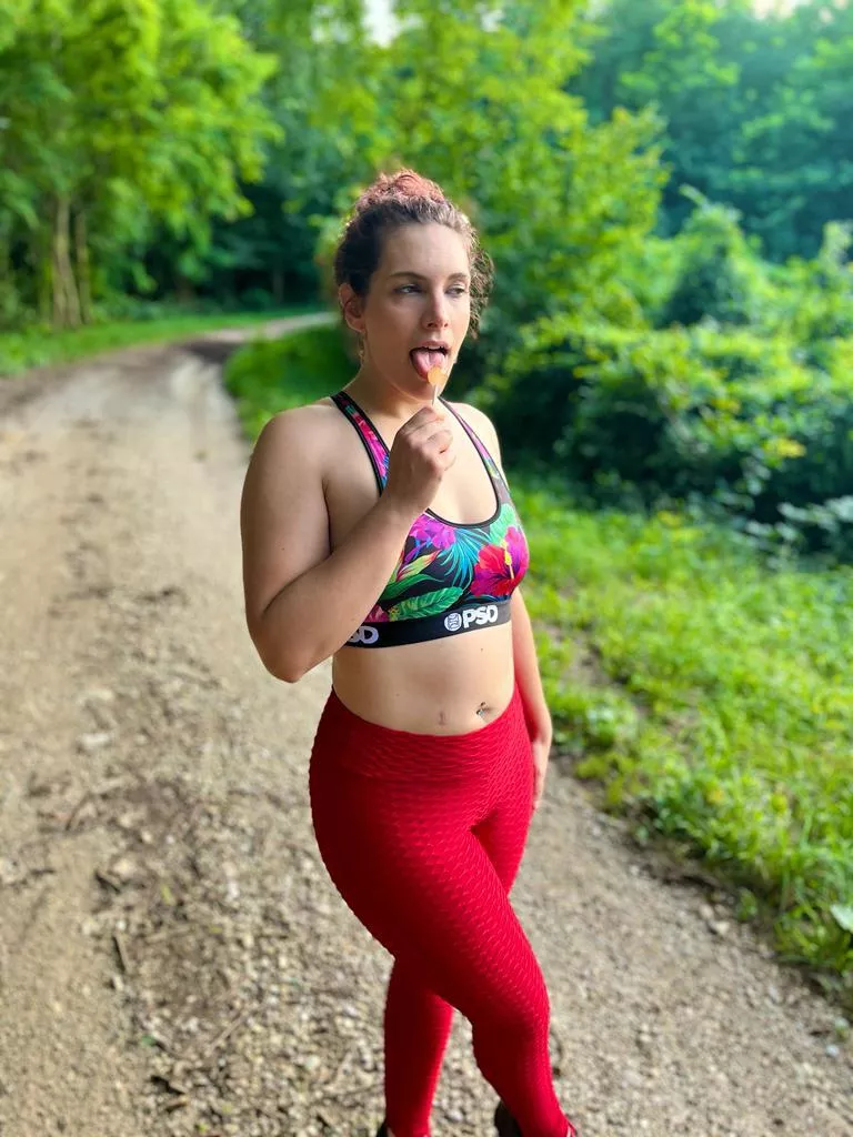 These leggings are so comfortable that they make this lollipop even more enjoyable 🍭 posted by victoria_Nobile