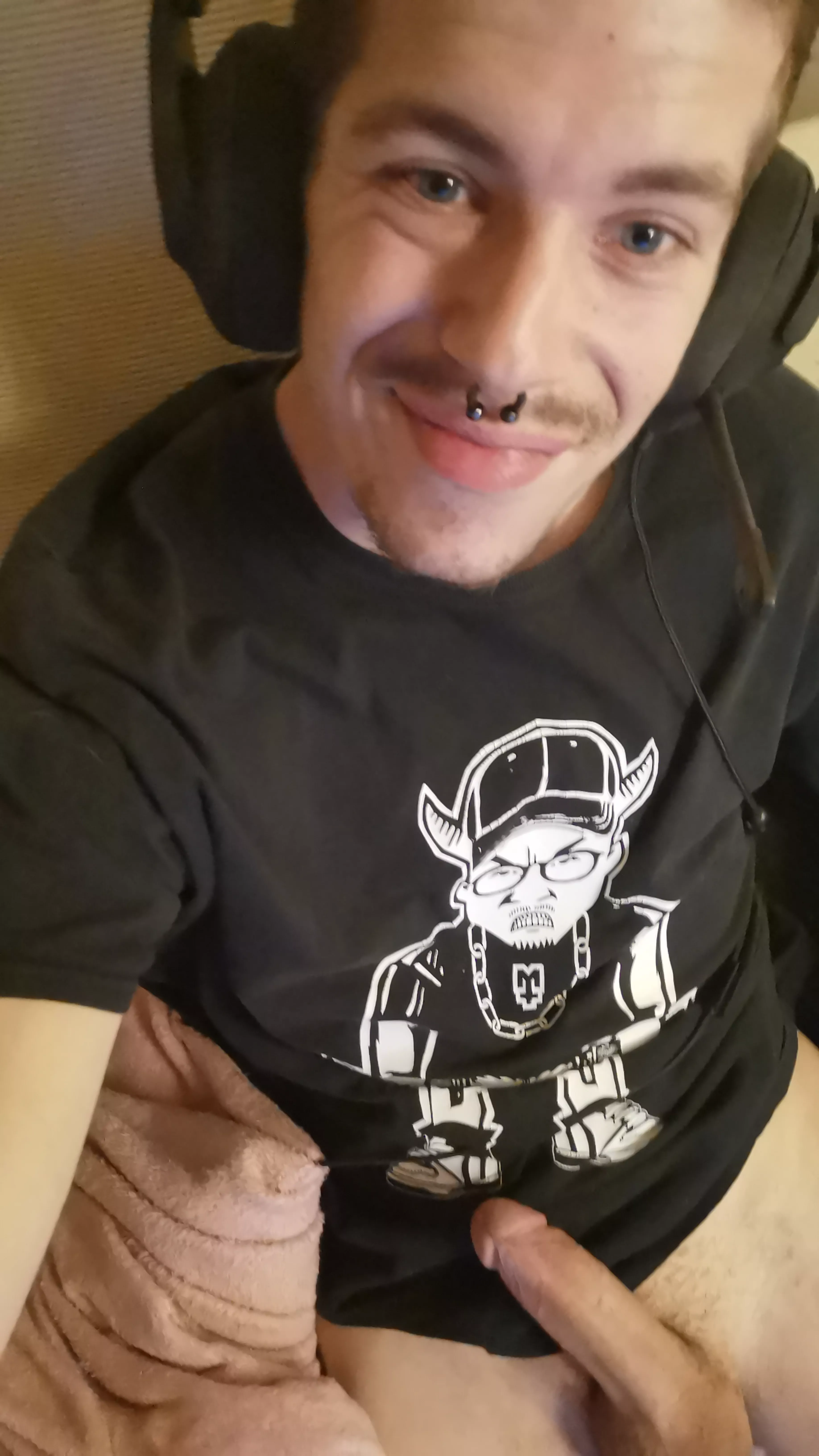 Wanna play 🔥😉 posted by astratrinker69