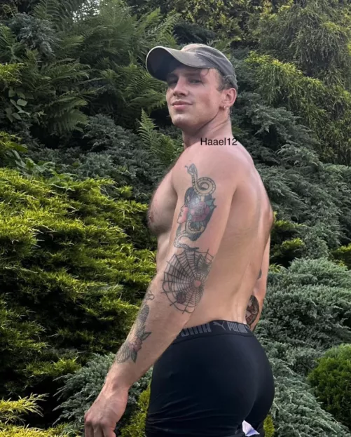 Who ordered muscle butt? by haael12