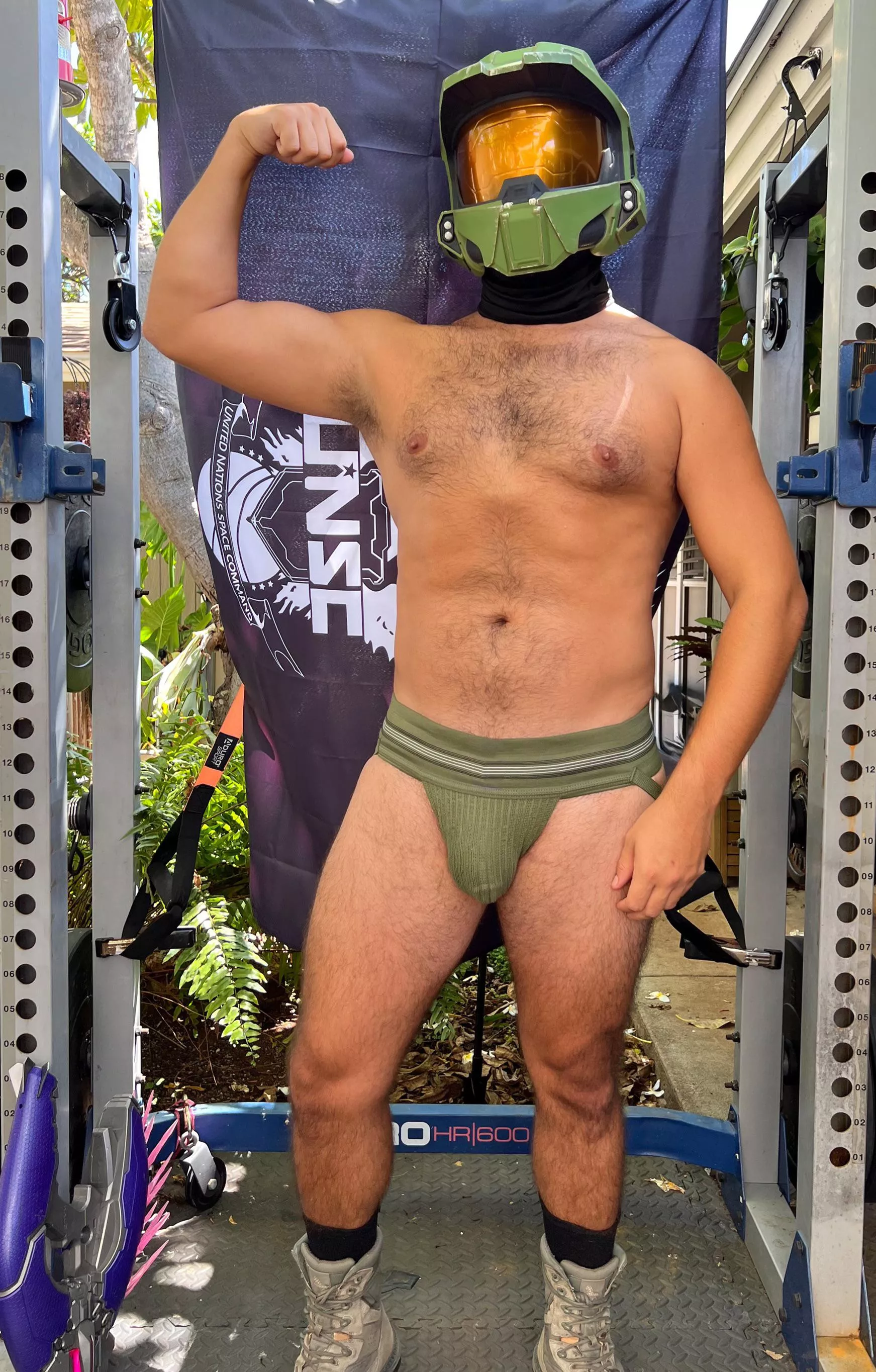 Who’s ready to submit to Master Chief? The helmet stays ON posted by homogymbro