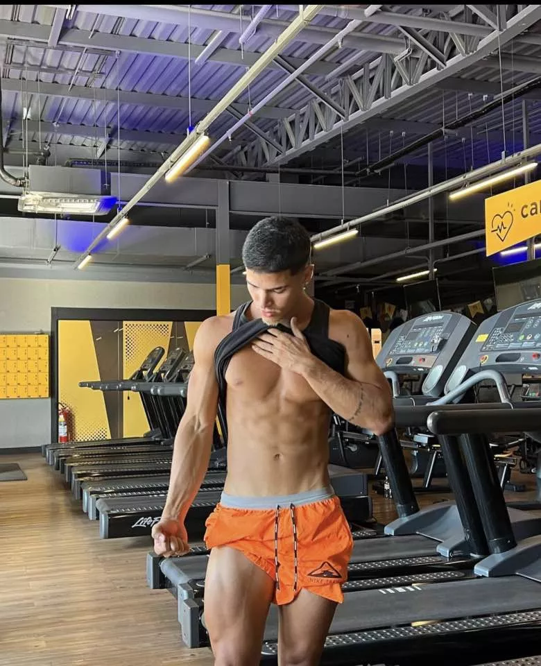 Abs & Pecs posted by Mountainrush01