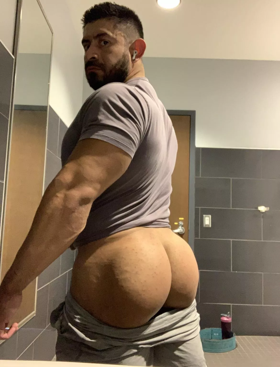 After a few squats posted by mateomuscle69