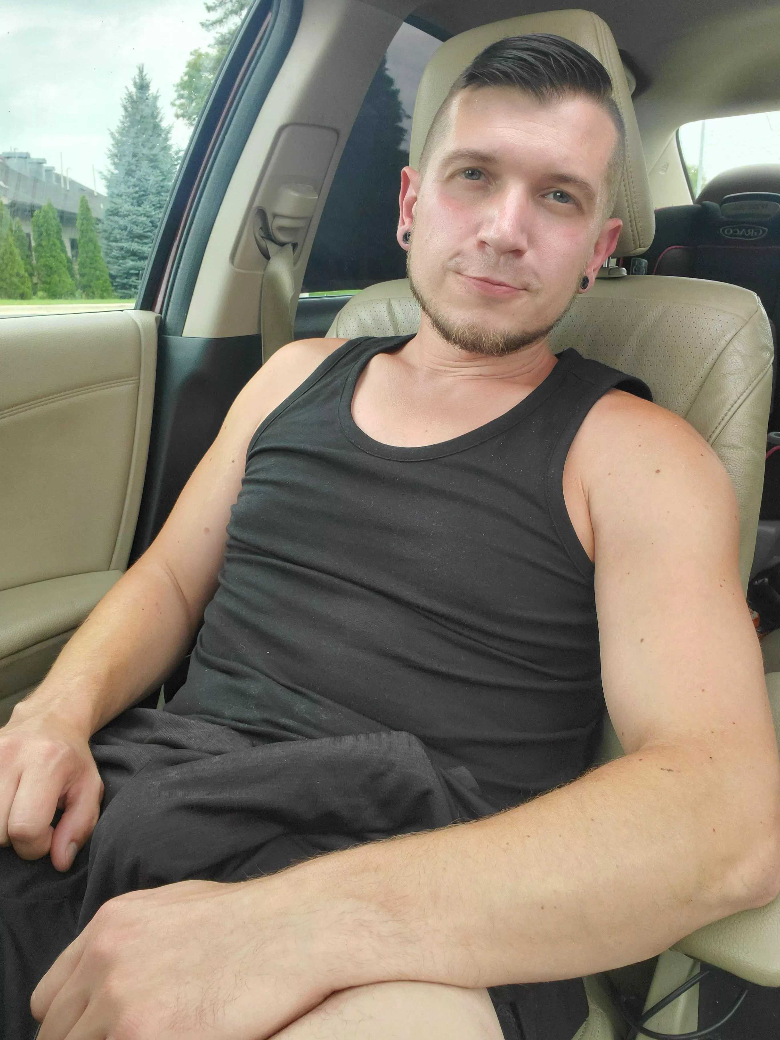 Always bulging in the car posted by bulgesuit