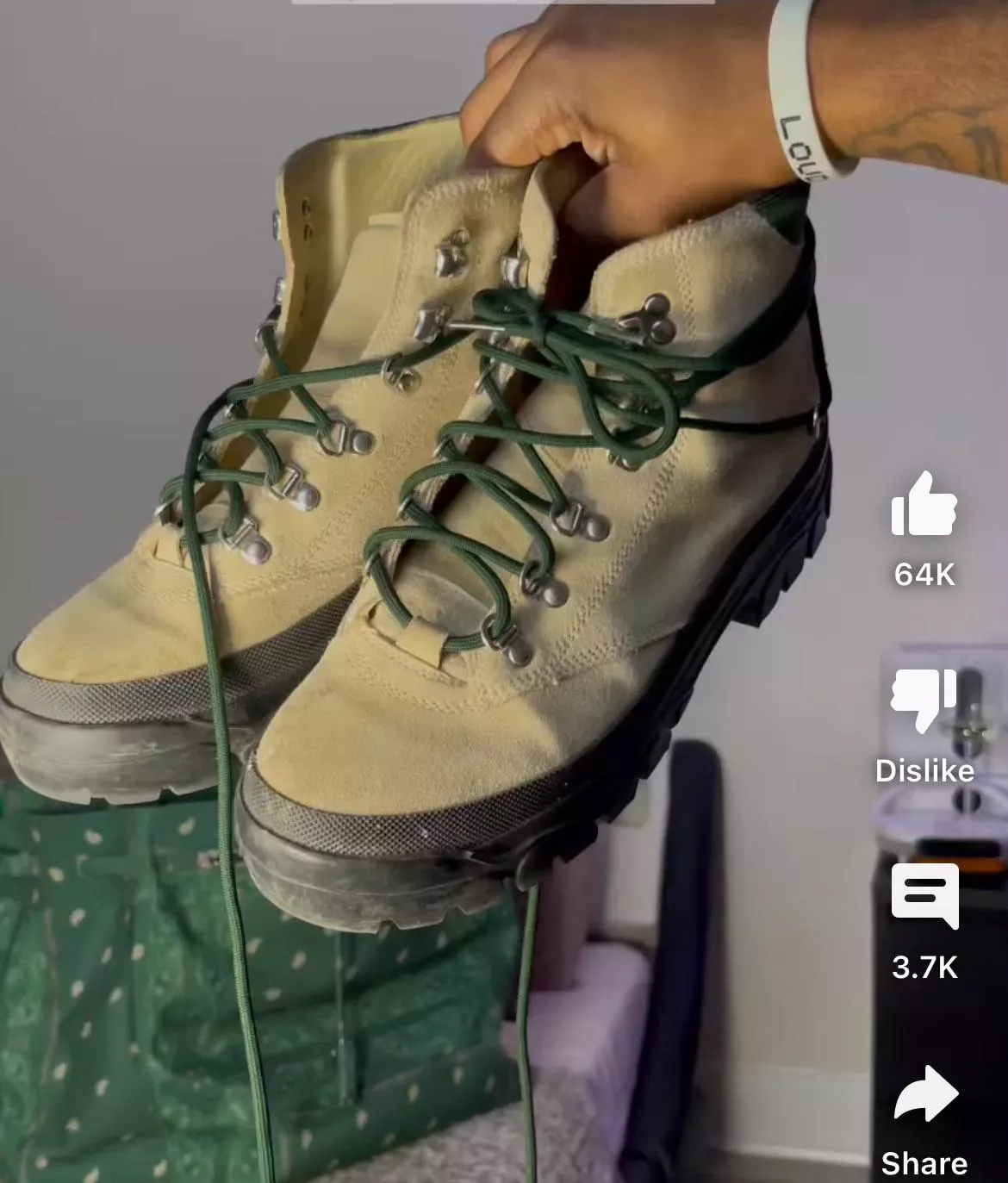 Can anyone ID these boots? posted by usada_be_kidding_me