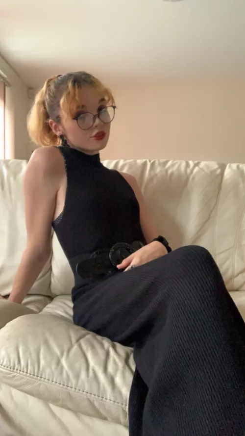 Do I look feminine? by Angele_mhr