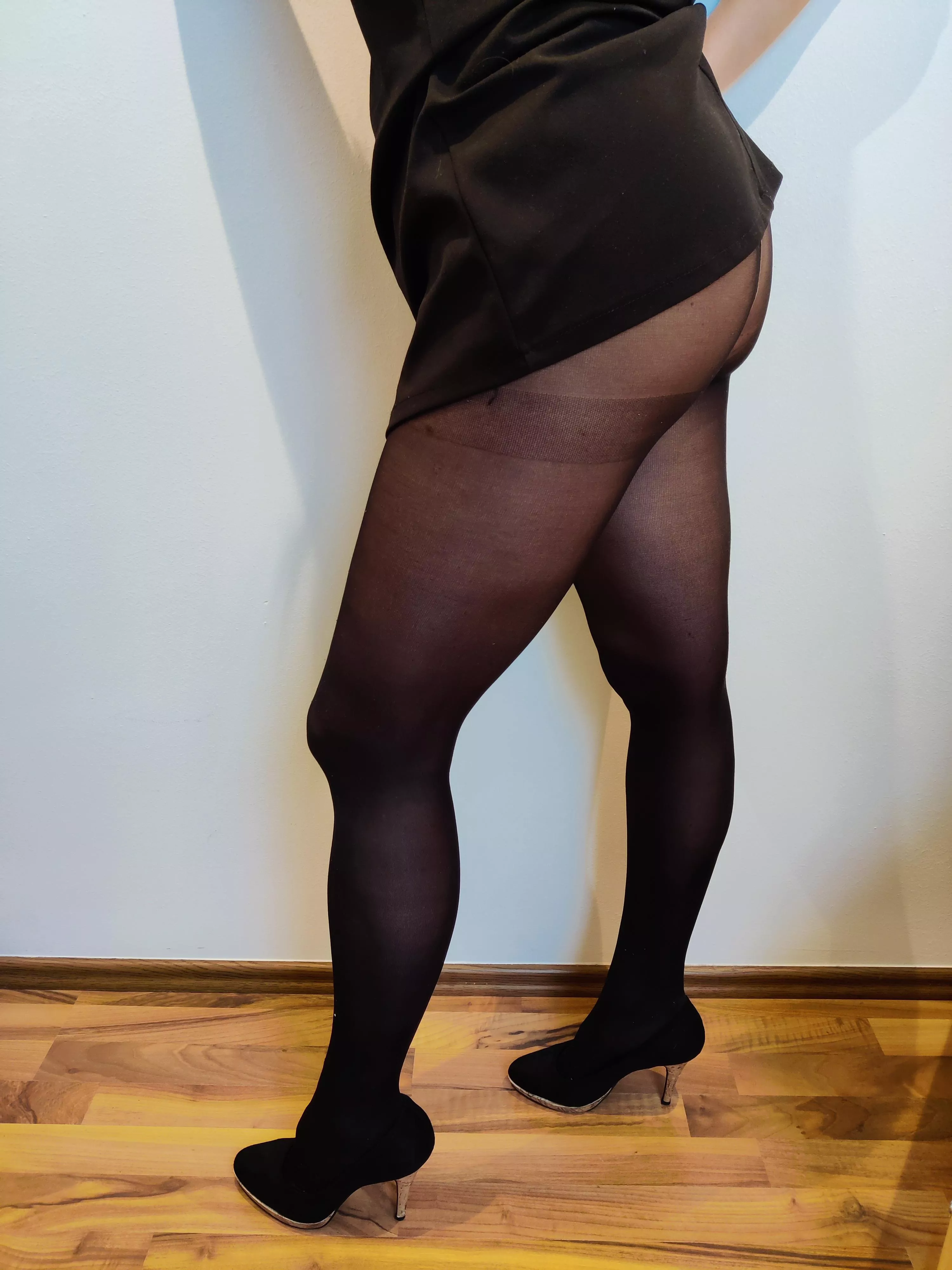 Do you like my legs in shiny pantyhose and heels? 👠👄❤️ posted by wearemilucouple