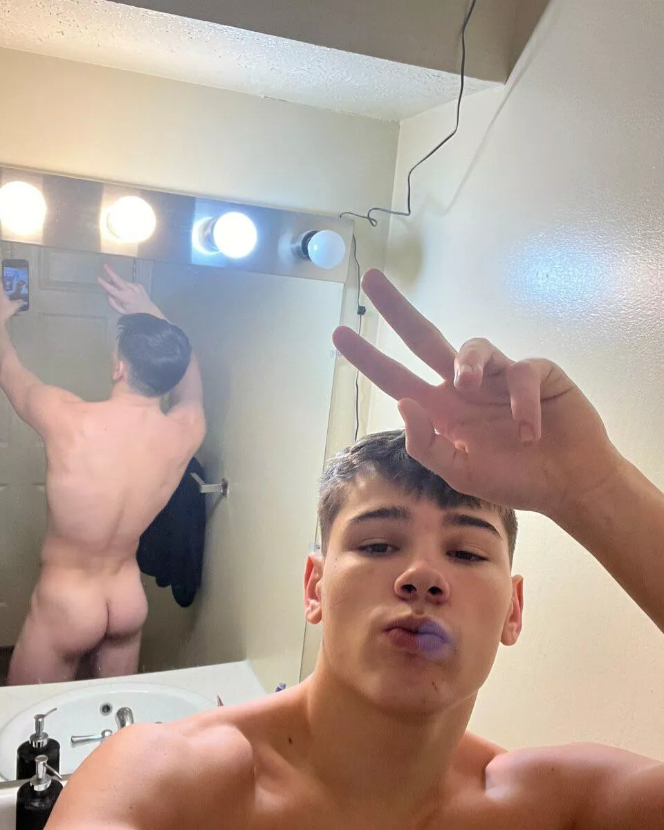 Hey 😏 watch my back? posted by adwopash