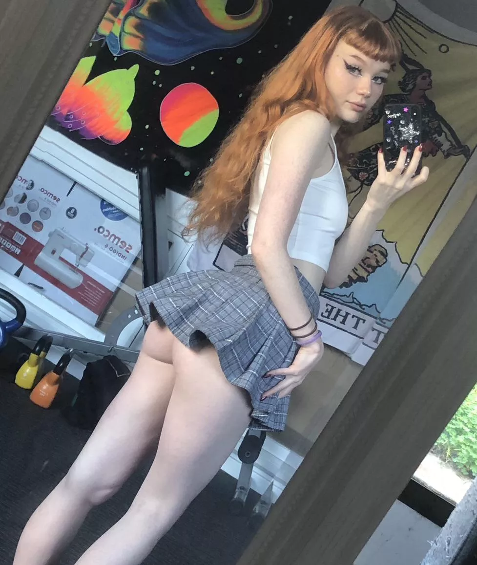 i love plaid skirts posted by pocketpixxie