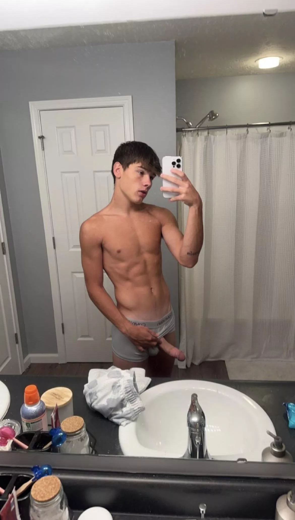 I need a hand 😉 posted by adwopash