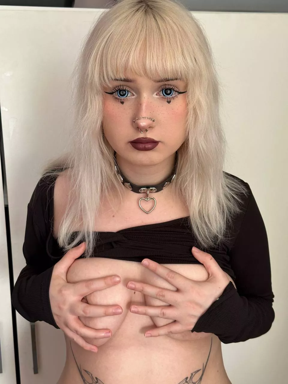 Im kinda shy but would you hold my neck and creampie me? posted by meow_yuumi