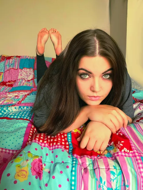 Me and my pink paws [oc] by Pixiiie_