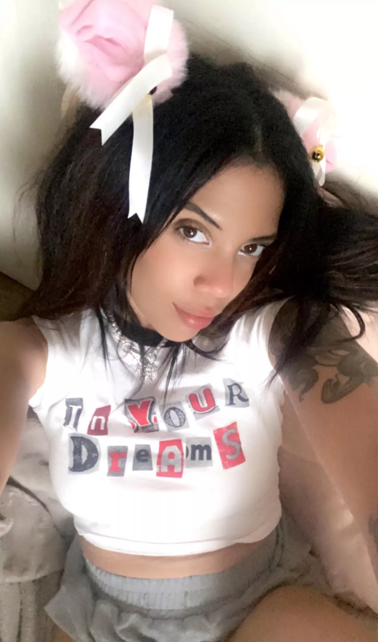 Mommy cat posted by Briewylde