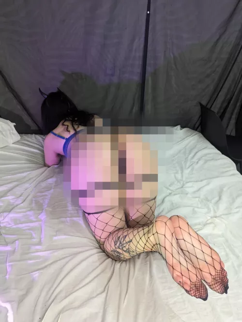 Now you can just focus on my soles <3 by sipetinh