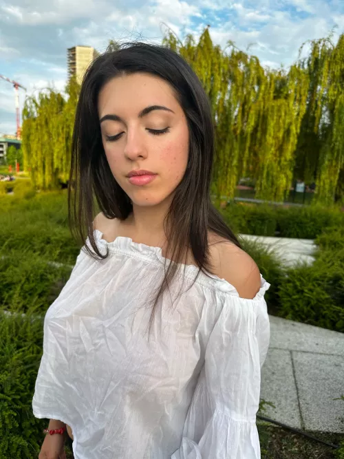 Trying to become a braless model for the 1st time <3 F19 by little__devill