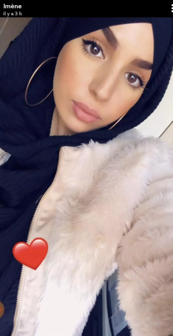 Who is she?? posted by LovelyLunara