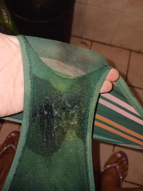 Woke up from a hot dream and had to cum by flirtyglitter