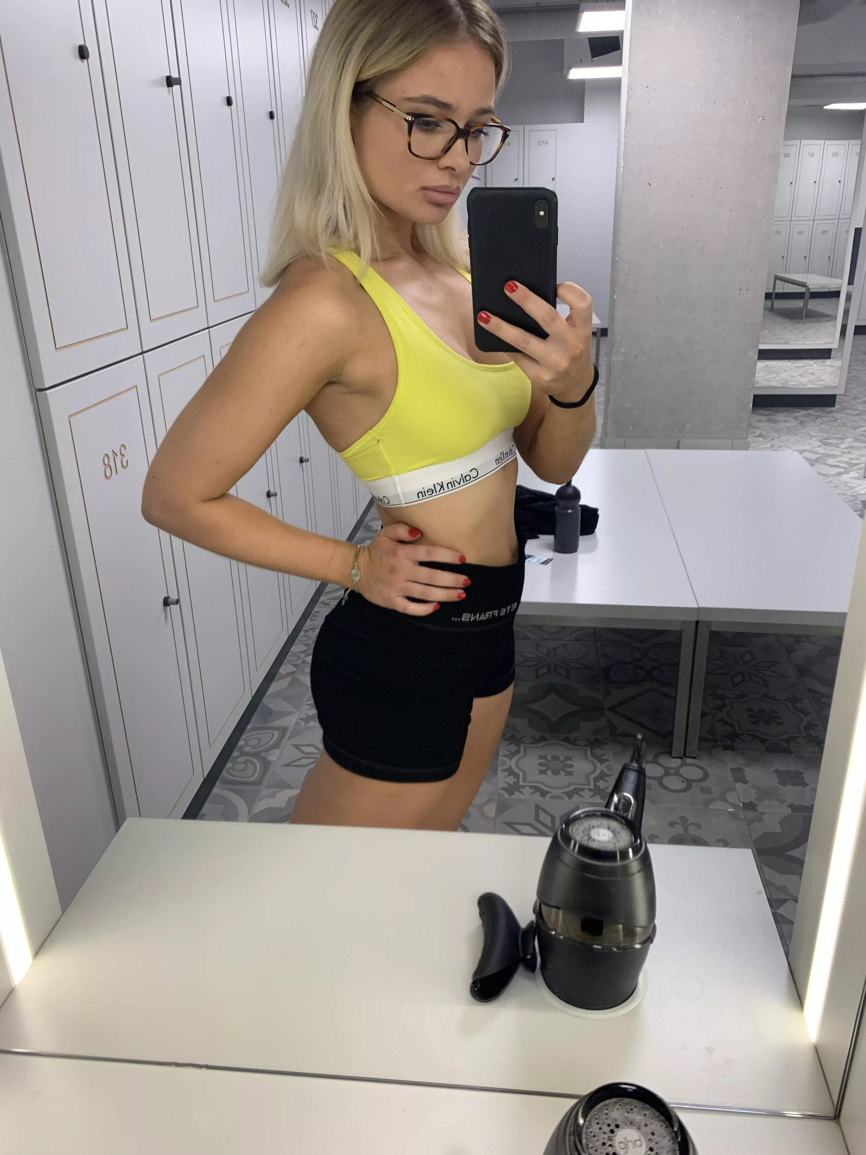 Before my workout 💦 posted by madisonbimmer