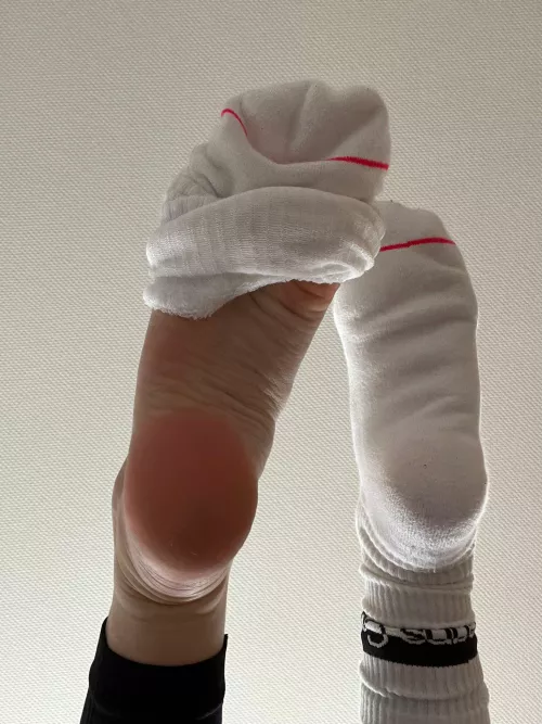 Don’t just stare at me! Let’s play! 😇🥰 by DiamondAmyyy