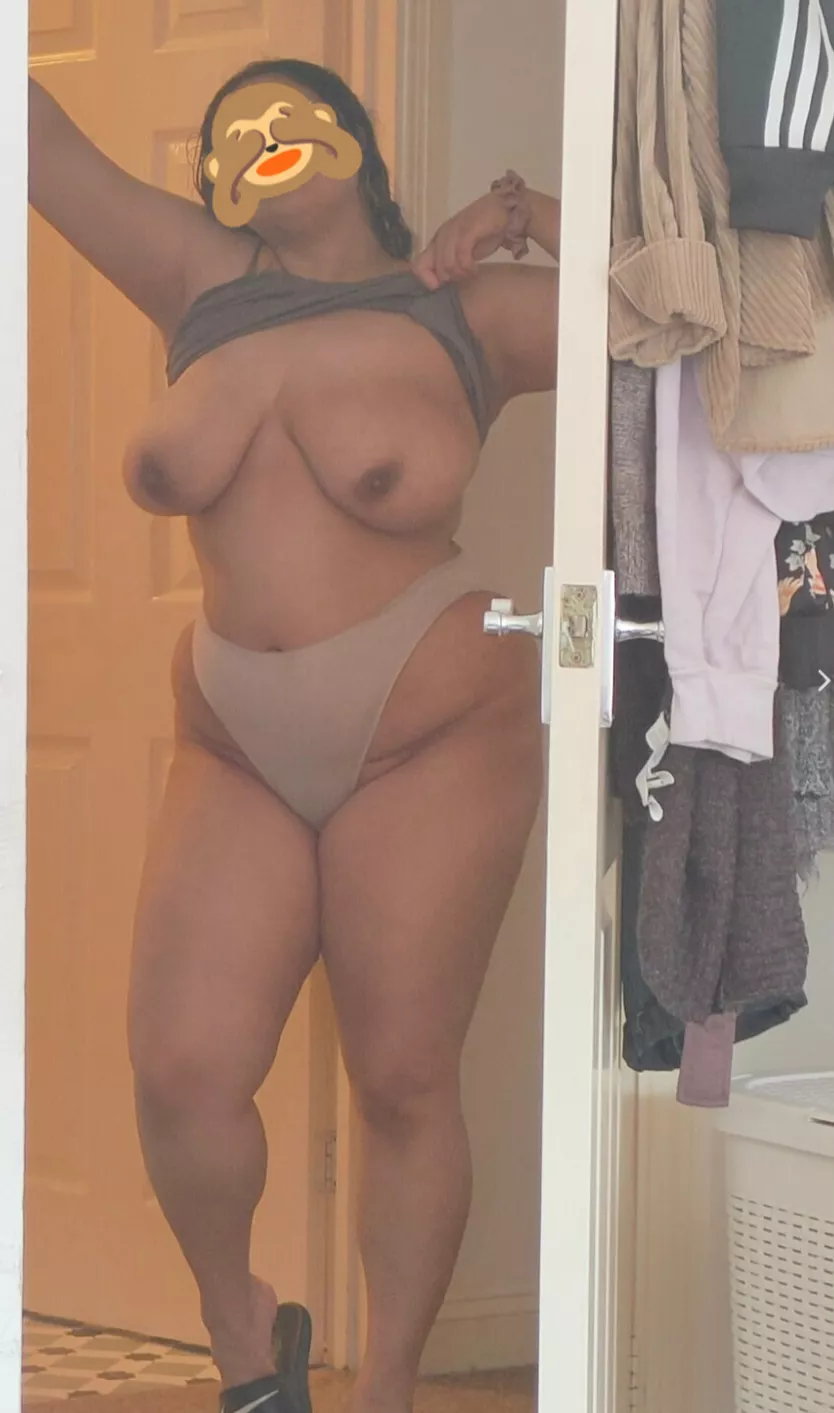 [F] Standing in the corridor wet out the shower and horny posted by devsandthecity69