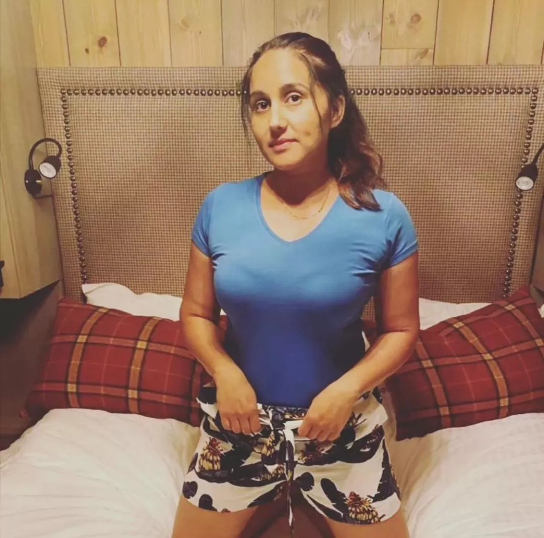 F38 Indian MILF in bed posted by Jaspreet_Kaur_jatti