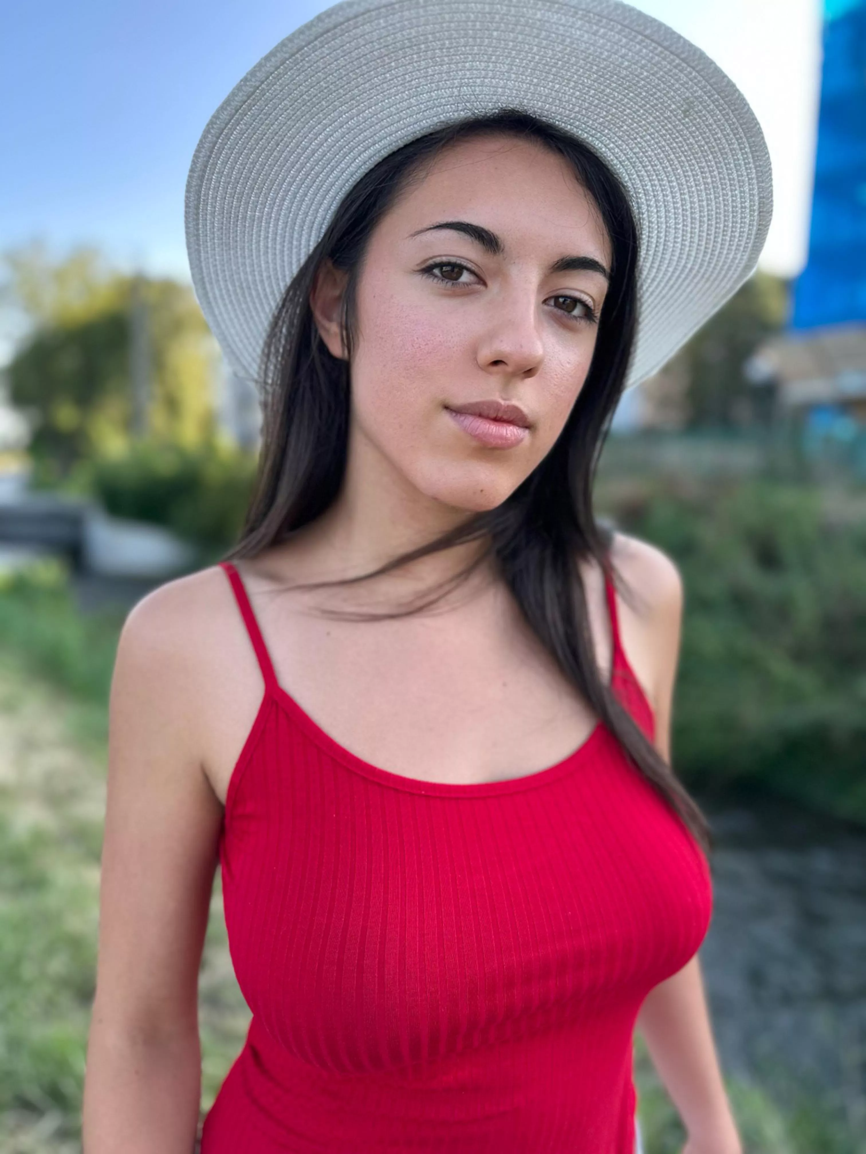 I don't know if this red top is cool I'm sure that feeling the freedom is the most important thing right now F19 posted by little__devill