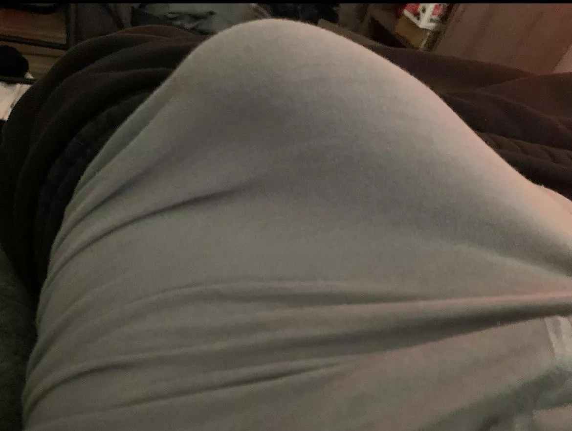 I’m only 18…wana see what’s under🤭 posted by Antique-Question-342