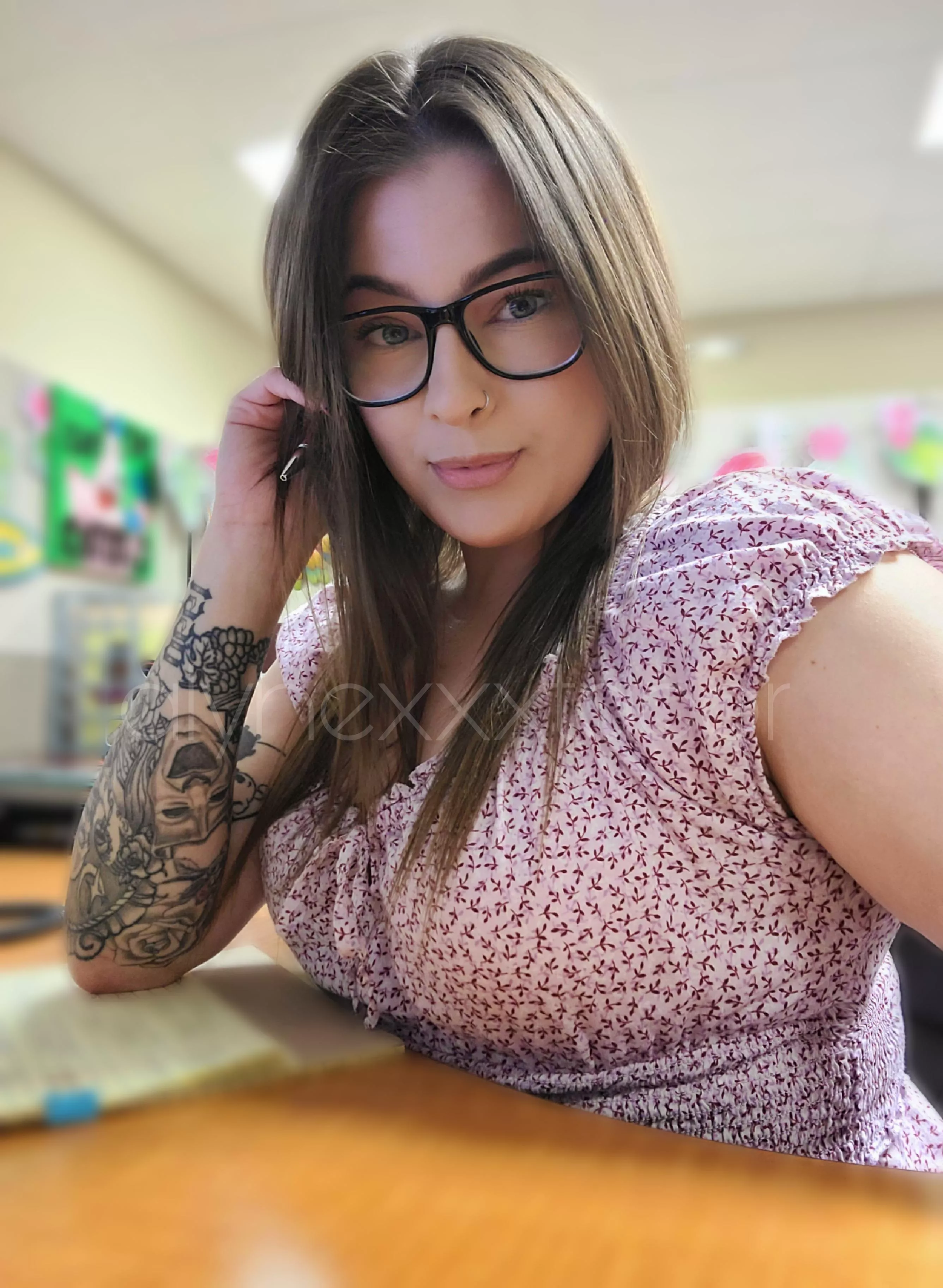 I'm the new booty in the office posted by alynexxxtdoor